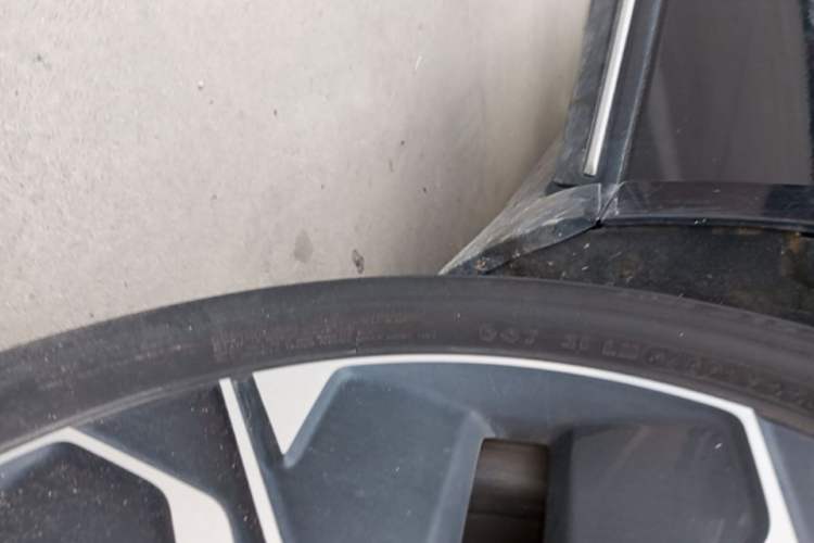 Used XPeng P5 2021 550P Right Side Sill