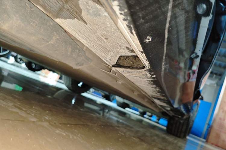 Used XPeng P5 2021 550G Left Side Sill