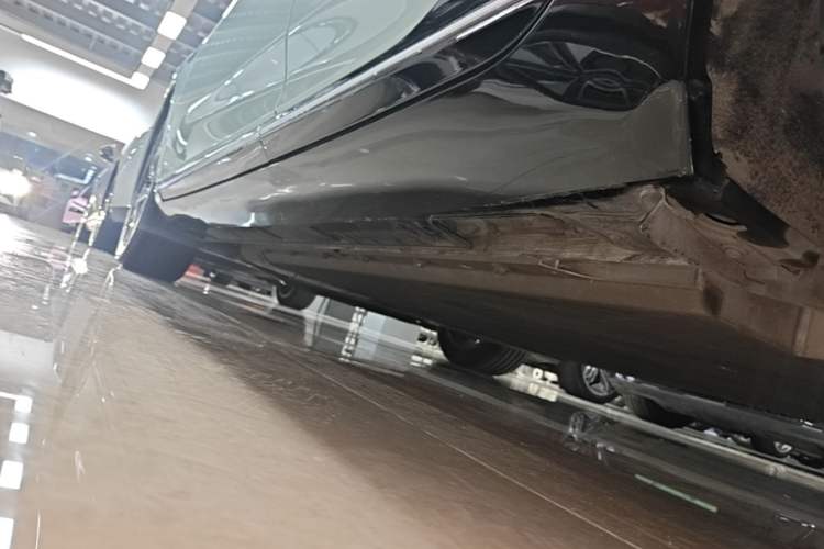 Used XPeng P5 2021 550G Left Side Sill