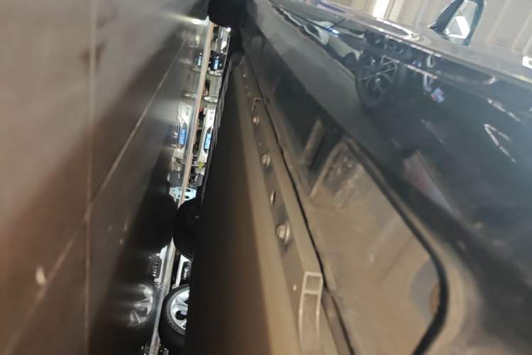 Used XPeng P5 2021 550E Left Side Sill