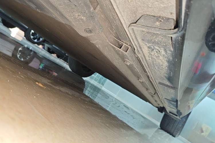 Used XPeng P5 2021 550G Left Side Sill