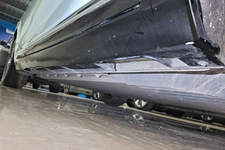 Used XPeng P5 2021 550G Right Side Sill