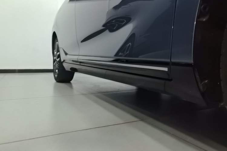 Used XPeng P5 2021 460G+ Right Side Sill