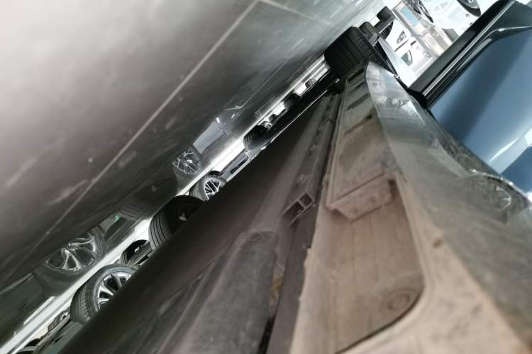 Used XPeng P5 2021 550P Right Side Sill