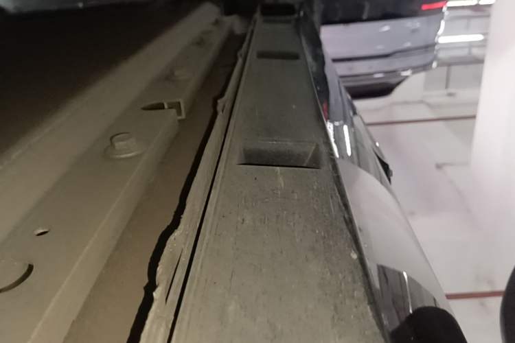 Used XPeng P5 2021 550P Right Side Sill