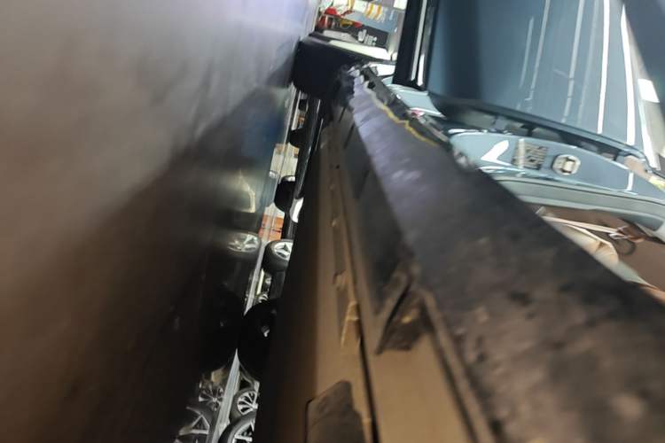 Used XPeng P5 2021 550E Right Side Sill