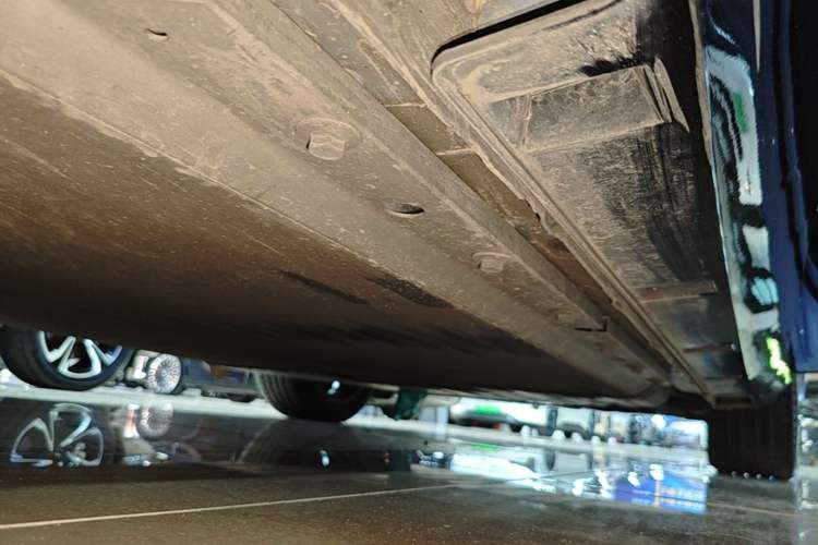 Used XPeng P5 2021 550G Right Side Sill