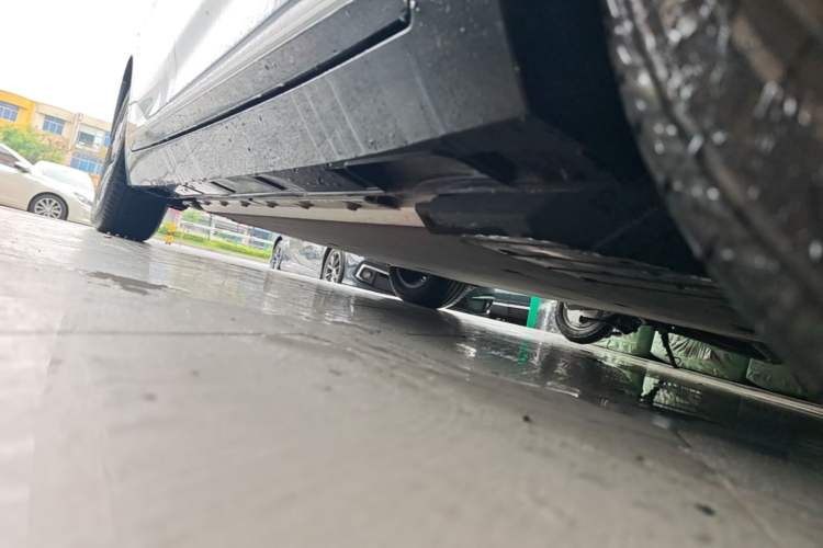 Used XPeng P5 2021 550E Right Side Sill