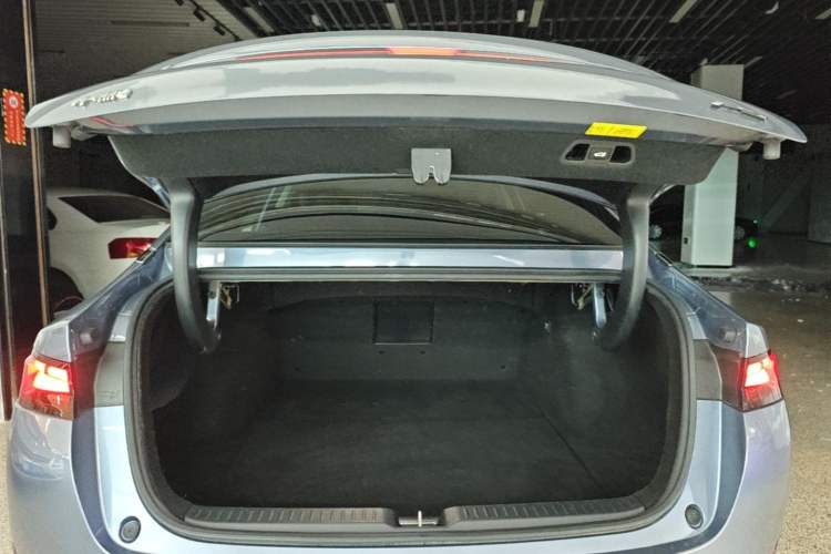 Used XPeng P5 2021 460G Trunk