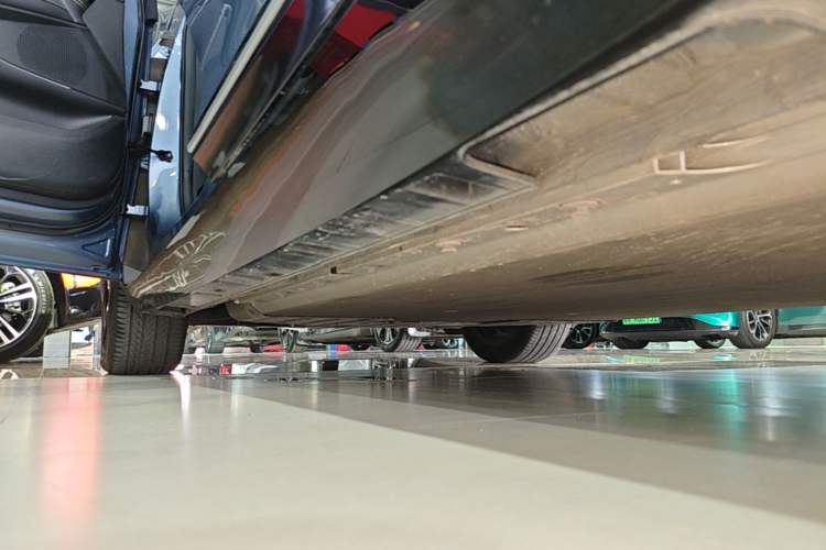 Used XPeng P5 2021 550G Left Side Sill