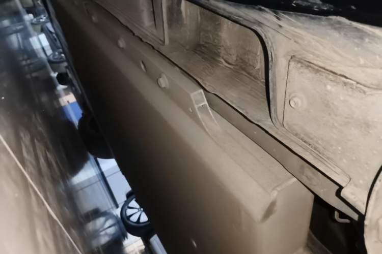 Used XPeng P5 2021 550G Left Side Sill