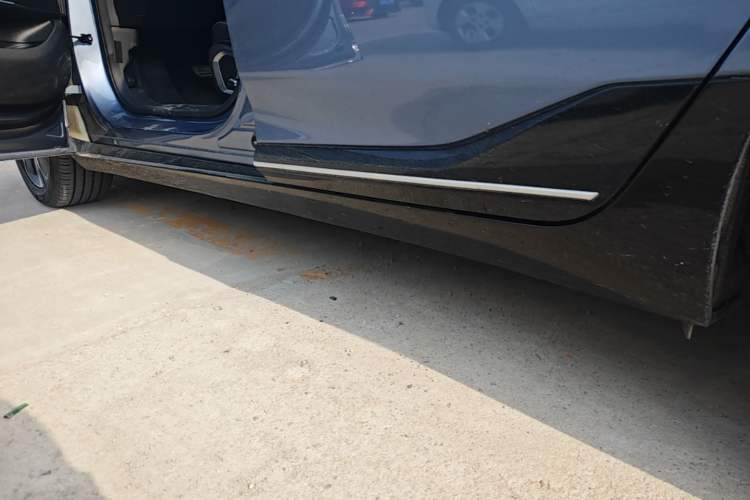 Used XPeng P5 2021 550G Left Side Sill