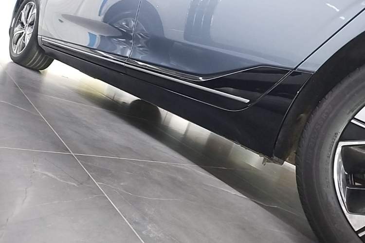 Used XPeng P5 2021 550G Left Side Sill