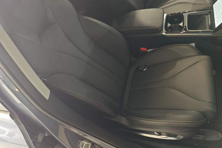 Used XPeng P5 2021 550G Right Front Seat