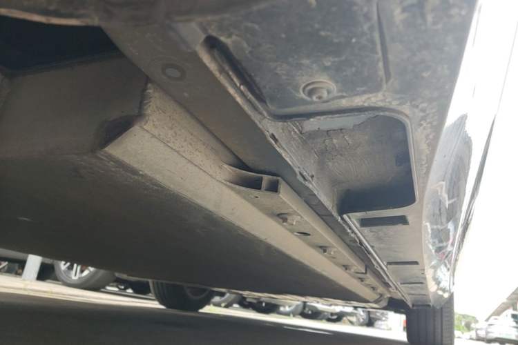 Used XPeng P5 2021 550G Right Side Sill