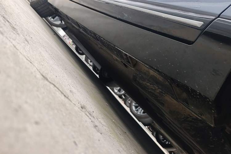 Used XPeng P5 2021 550G Right Side Sill