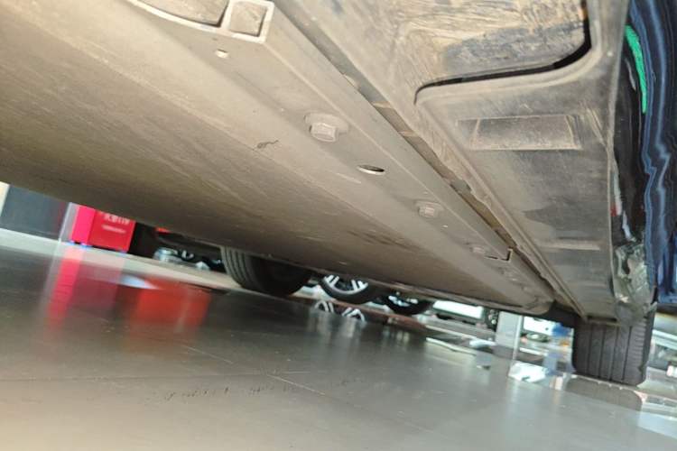 Used XPeng P5 2021 550G Right Side Sill