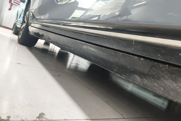 Used XPeng P5 2021 550E Right Side Sill