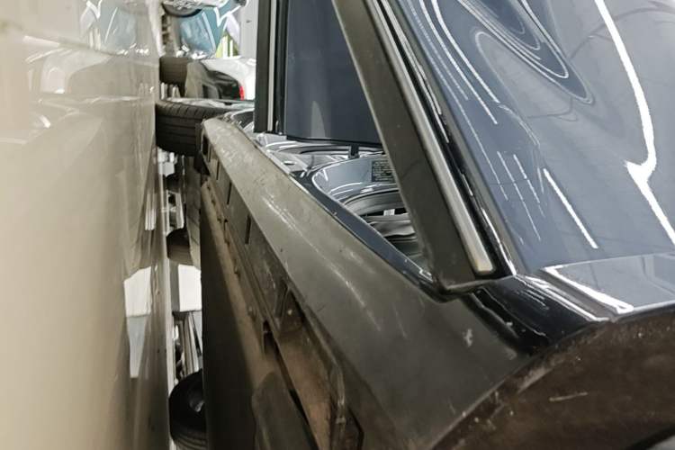 Used XPeng P5 2021 550E Right Side Sill
