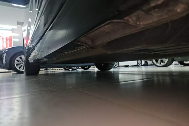 Used XPeng P5 2021 550G Right Side Sill