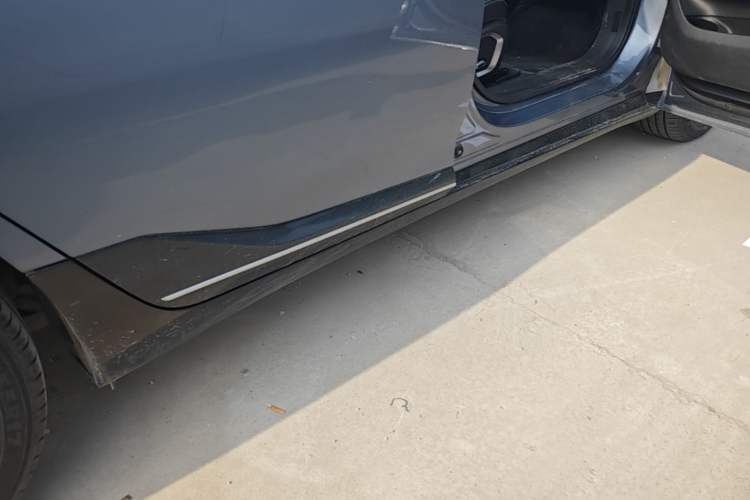 Used XPeng P5 2021 550G Right Side Sill
