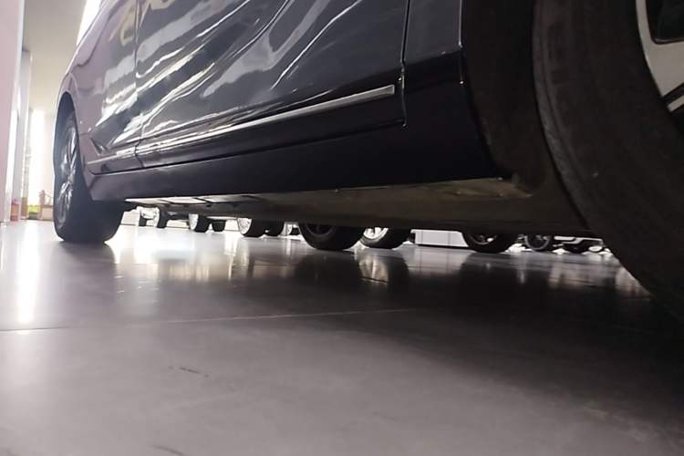 Used XPeng P5 2021 550G Right Side Sill