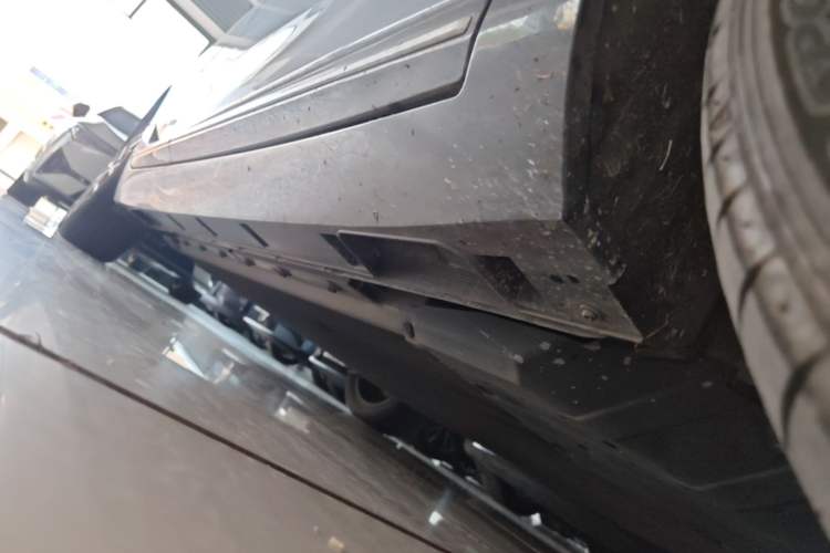 Used XPeng P5 2021 460G+ Right Side Sill