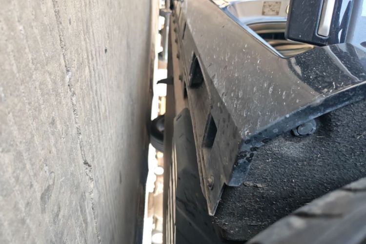 Used XPeng P5 2021 550G Right Side Sill