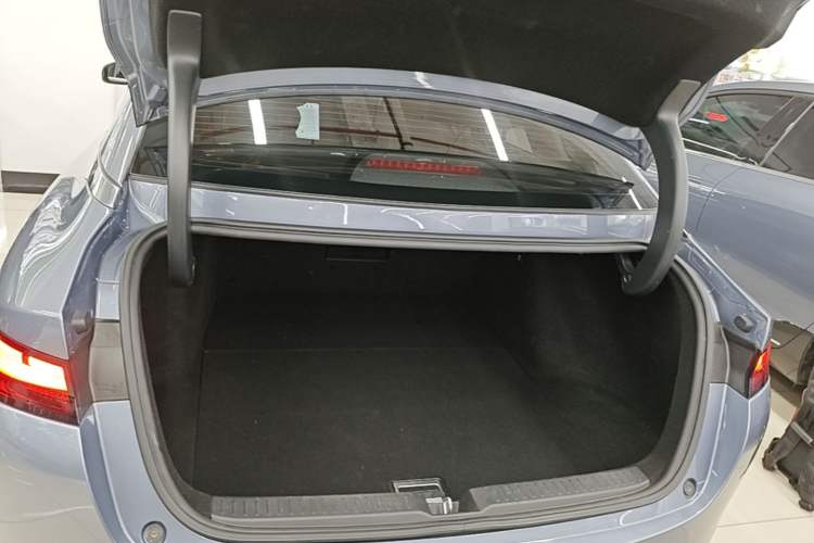 Used XPeng P5 2021 550E Trunk