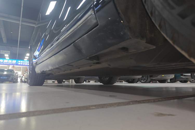 Used XPeng P5 2021 550E Right Side Sill