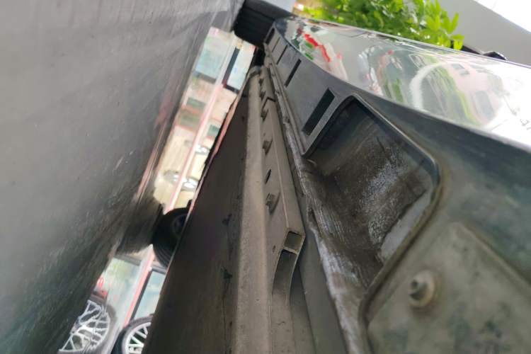 Used XPeng P5 2021 550G Left Side Sill