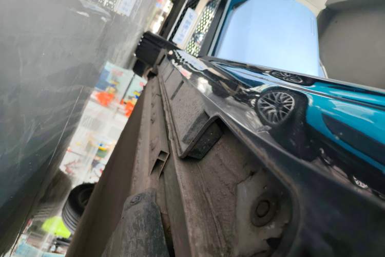 Used XPeng P5 2021 550G Right Side Sill