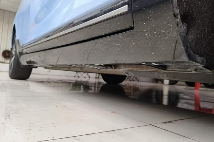 Used XPeng P5 2021 550E Right Side Sill