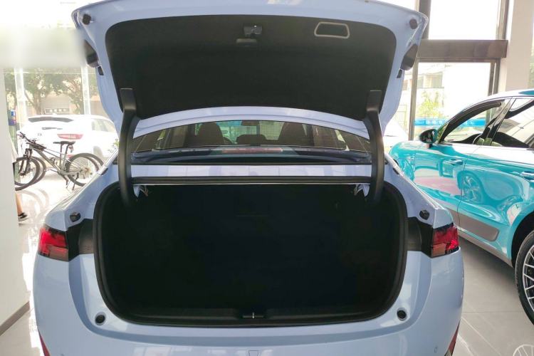 Used XPeng P5 2021 550G Trunk