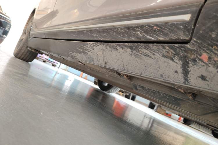 Used XPeng P5 2021 550E Right Side Sill