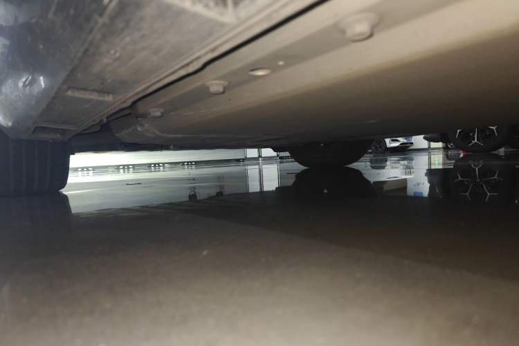Used XPeng P5 2021 510E Chassis Front Left