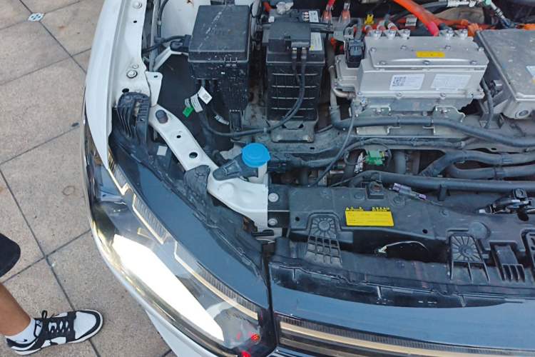 Used XPeng P5 2021 550G Engine Bay Right