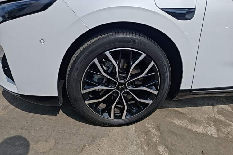 Used XPeng P5 2021 550P Exterior 4