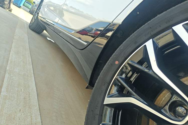 Used XPeng P5 2021 550E Left Side Sill
