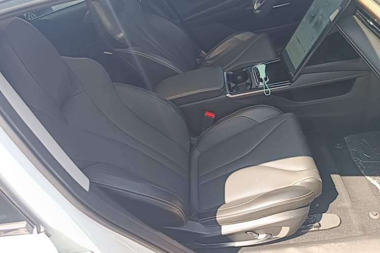 Used XPeng P5 2021 550G Right Front Seat