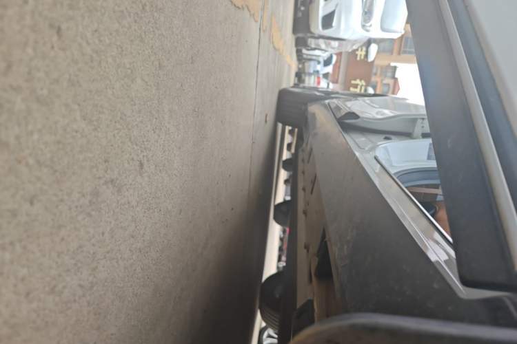 Used XPeng P5 2021 550P Right Side Sill