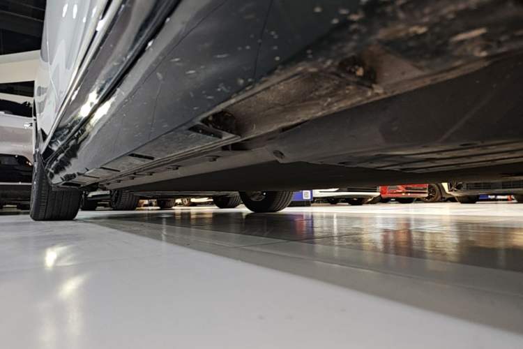 Used XPeng P5 2021 550P Right Side Sill