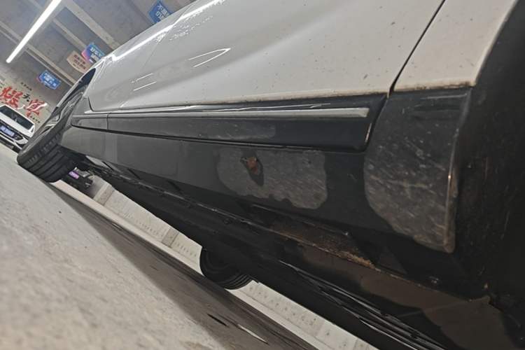 Used XPeng P5 2021 550G Right Side Sill