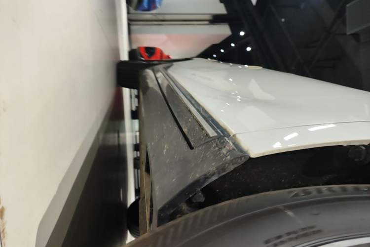 Used XPeng P5 2021 550G Right Side Sill