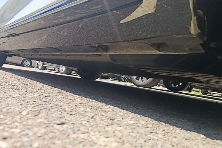 Used XPeng P5 2021 550G Right Side Sill