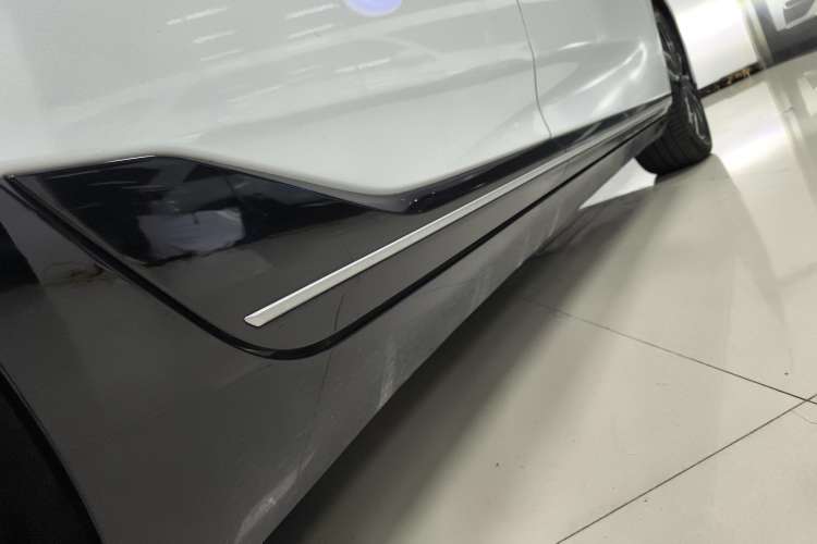 Used XPeng P5 2021 550P Right Side Sill