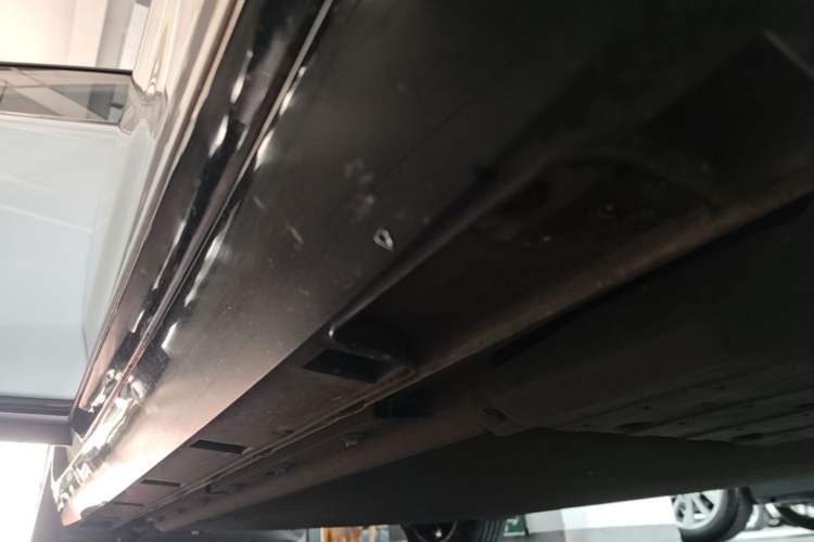Used XPeng P5 2021 550E Right Side Sill