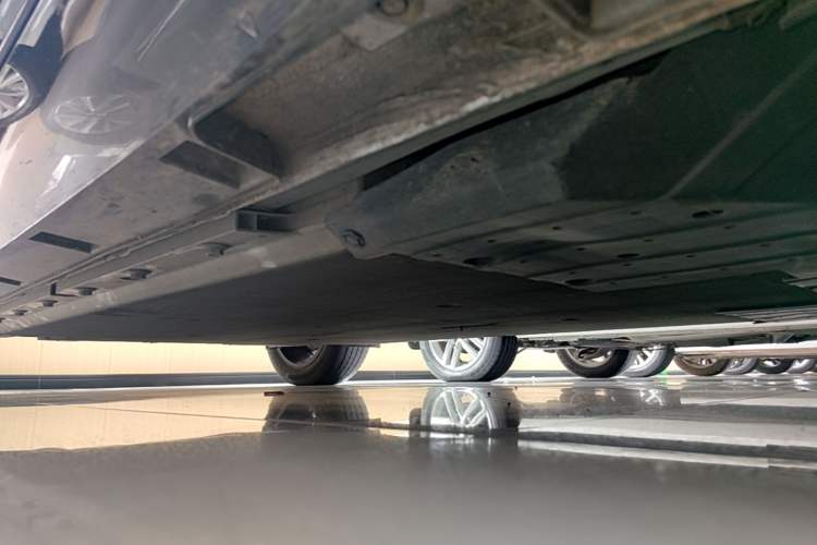 Used XPeng P5 2021 550P Right Side Sill