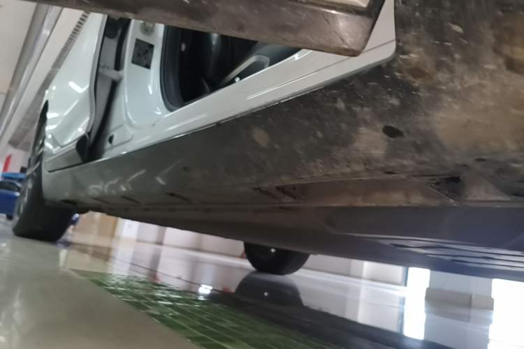 Used XPeng P5 2021 550E Right Side Sill