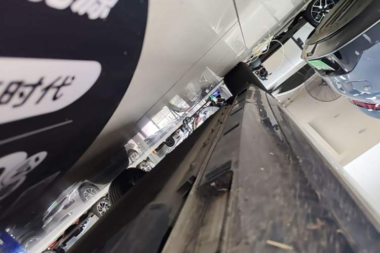 Used XPeng P5 2021 550P Right Side Sill